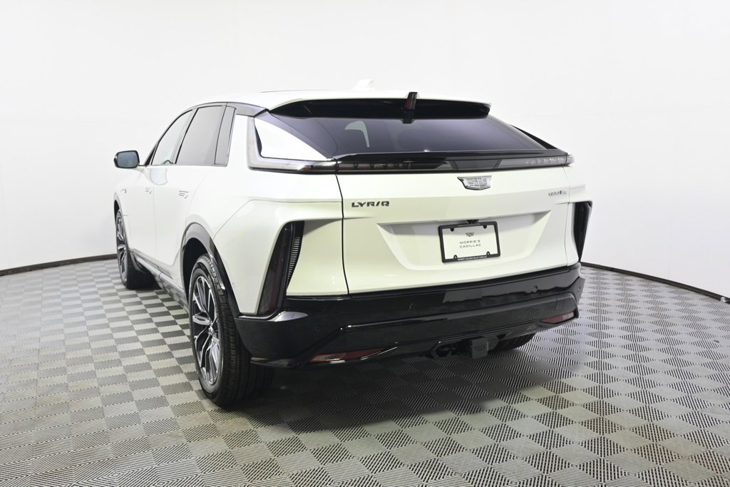 2025 Cadillac Lyriq Sport photo 2