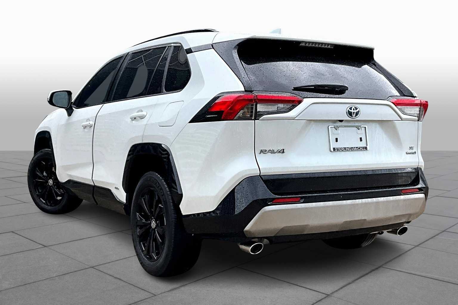 2024 Toyota RAV4 Hybrid SE photo 11