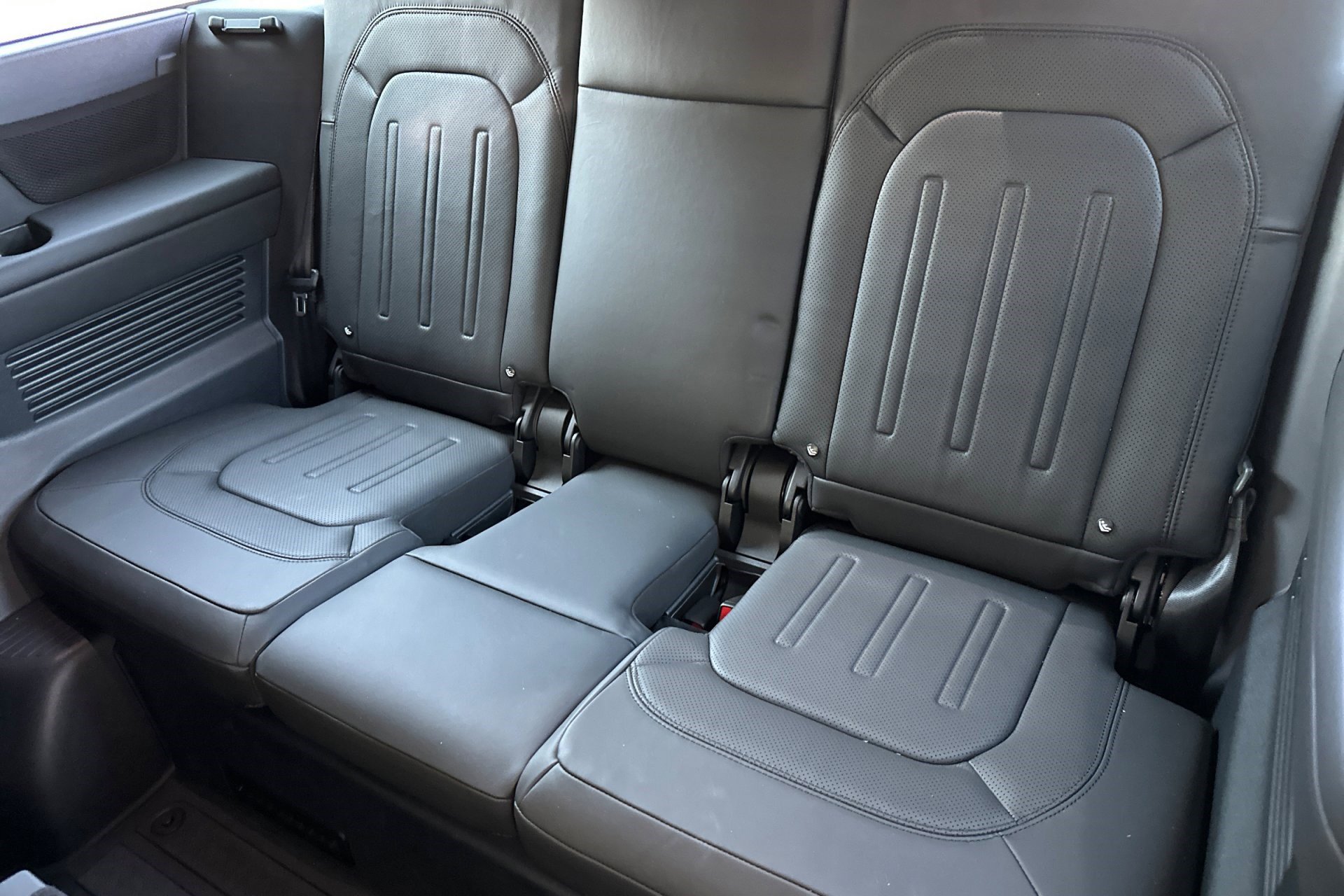 2023 Land Rover Defender 130 X photo 31
