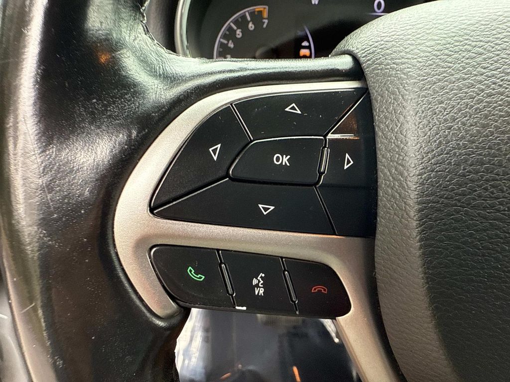 2019 Jeep Grand Cherokee Altitude photo 28