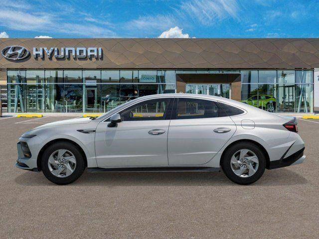 2025 Hyundai Sonata SE photo 3
