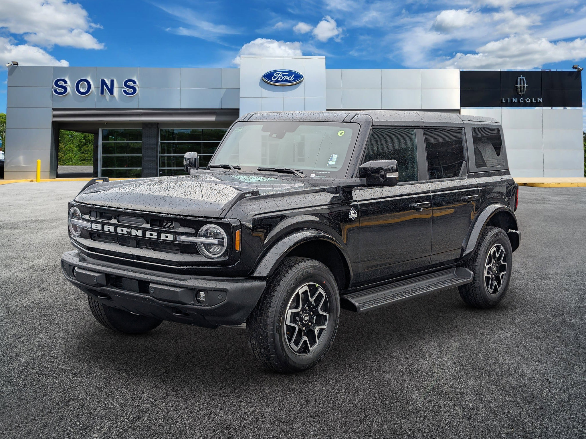 2025 Ford Bronco 4-Door Outer Banks's photo