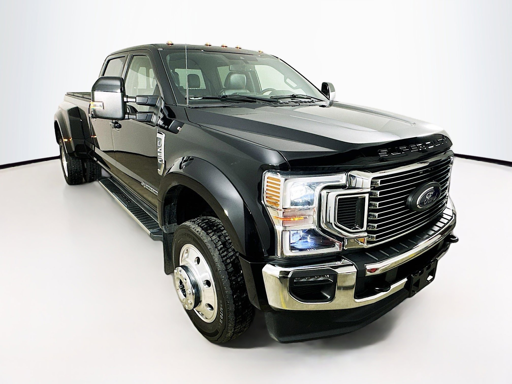 2022 Ford F-450 Super Duty Lariat's photo