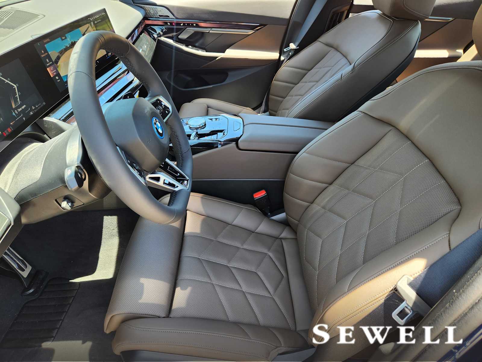 2026 Bmw 550e xDrive photo 3