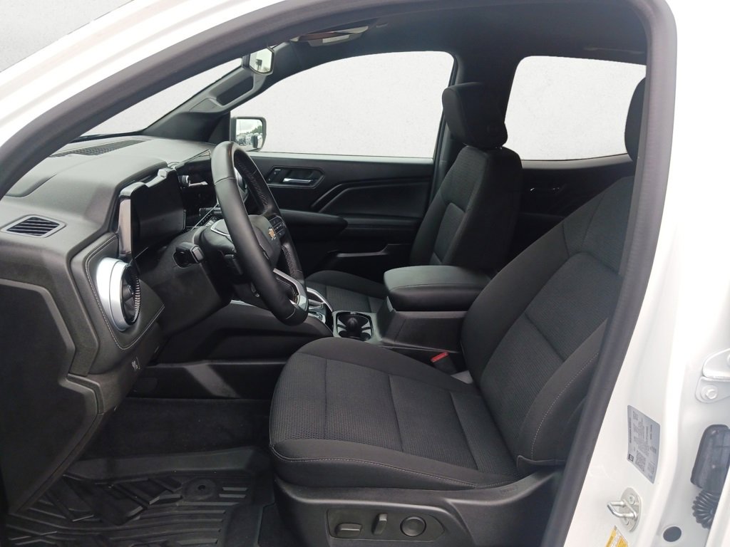 2023 Chevrolet Colorado LT photo 9