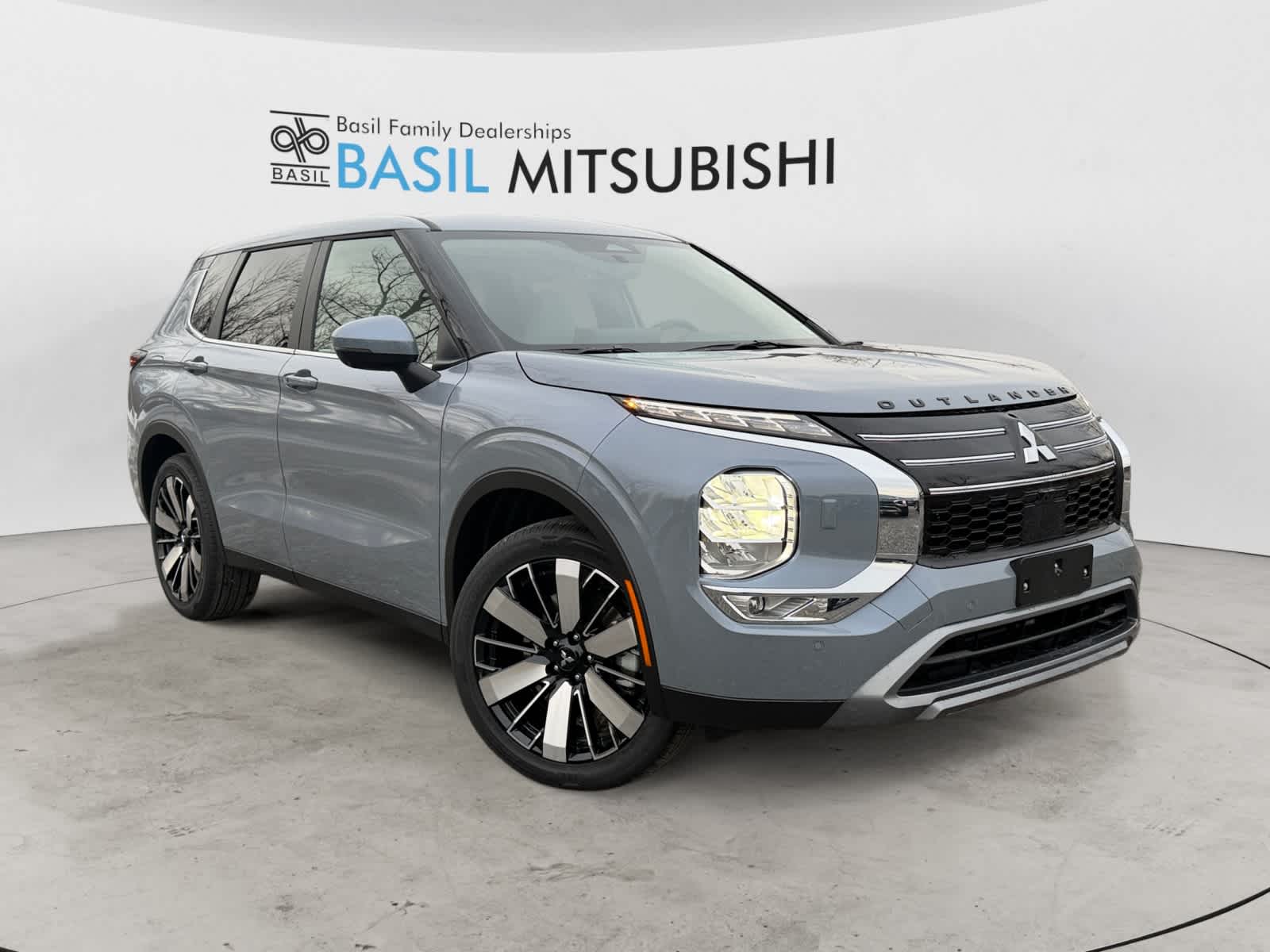 2025 Mitsubishi Outlander SE's photo
