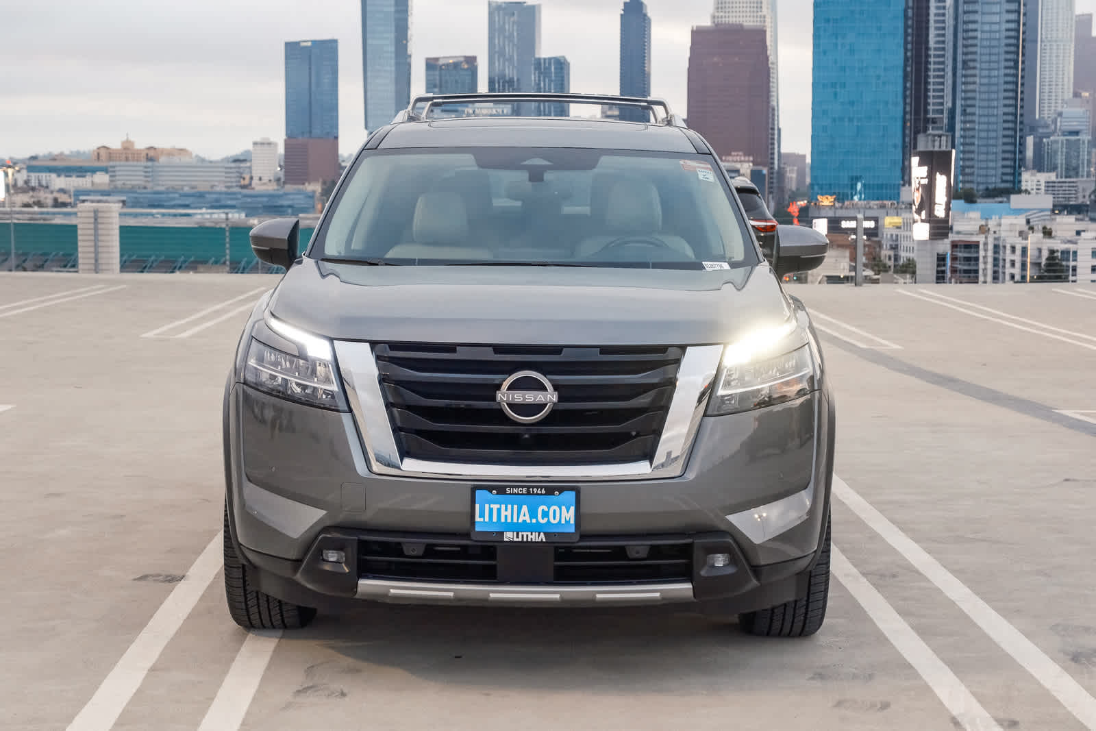 2022 Nissan Pathfinder SL photo 2