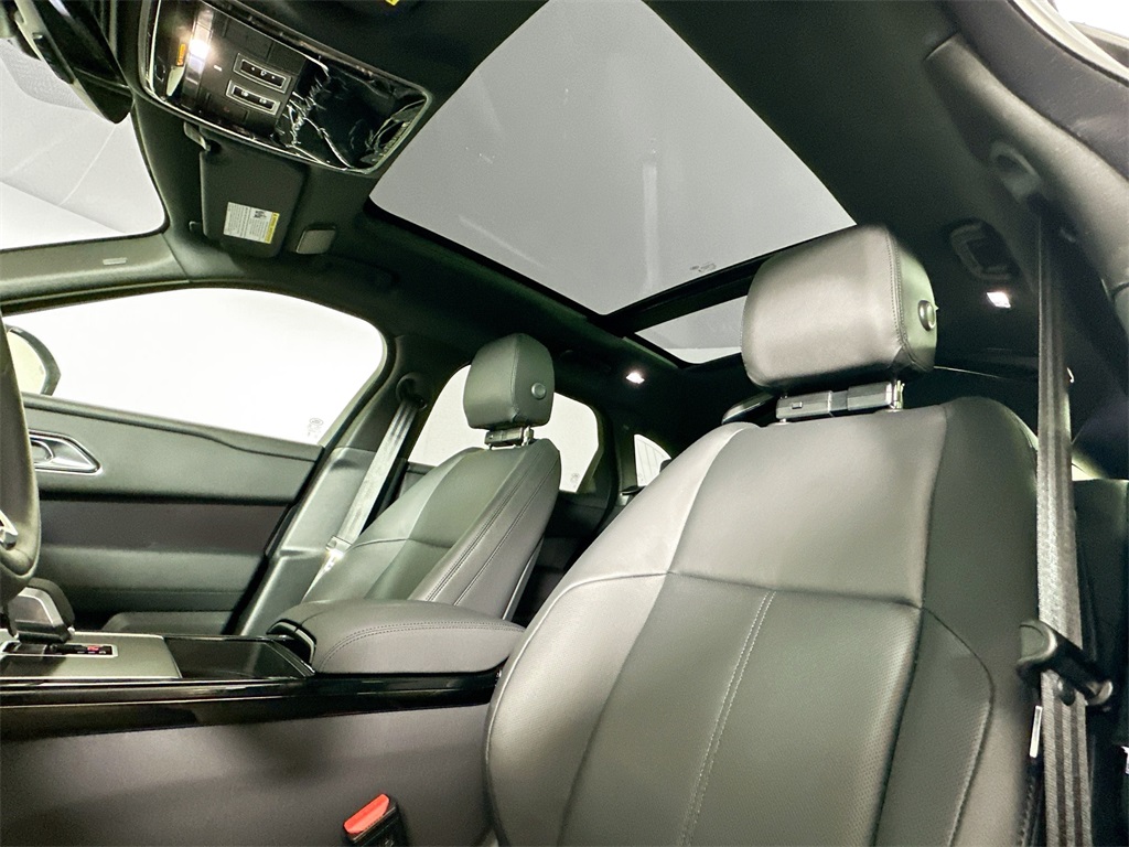 2026 Land Rover Range Rover Velar SE photo 16