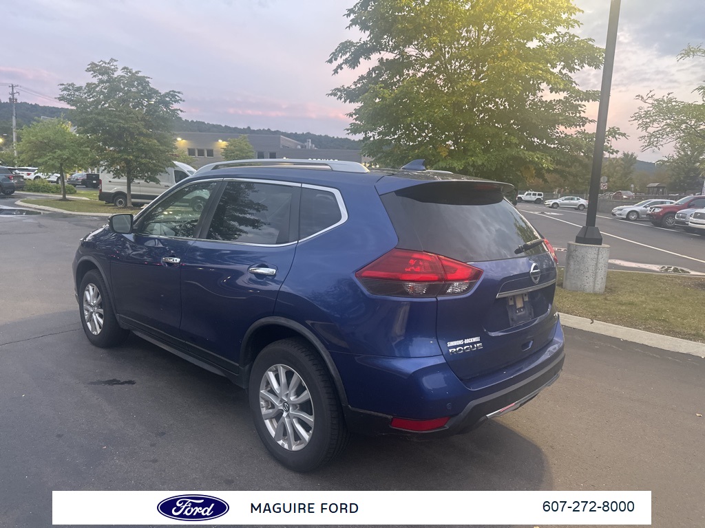 2019 Nissan Rogue SV photo 7