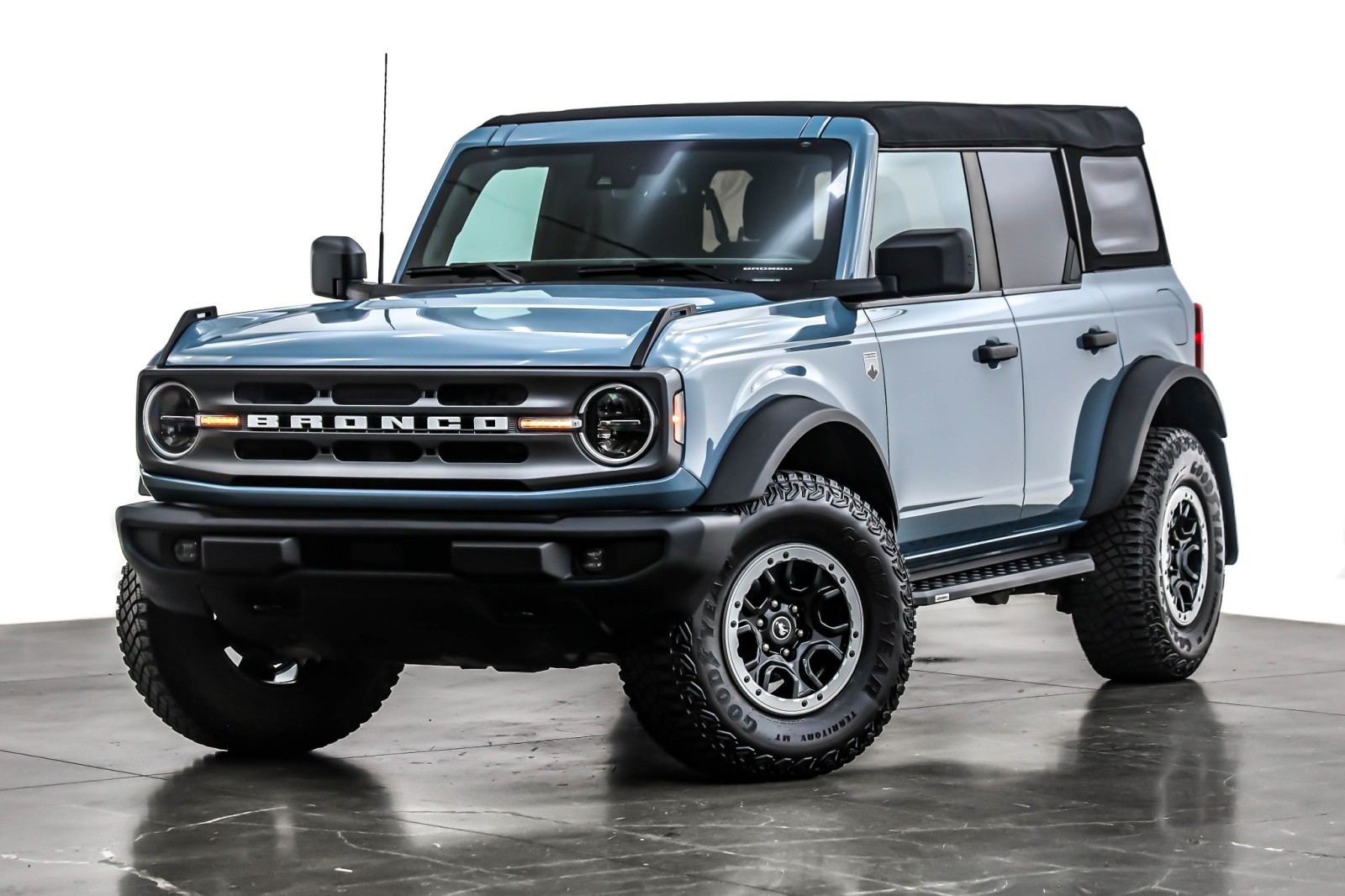 2023 Ford Bronco 4-Door Big Bend's photo