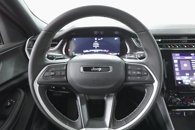 2025 Jeep Grand Cherokee Laredo Altitude photo 15