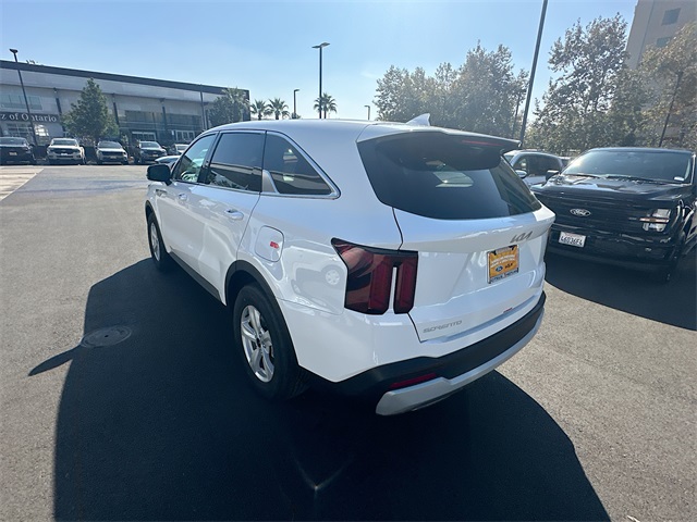 2026 Kia Sorento LX photo 4
