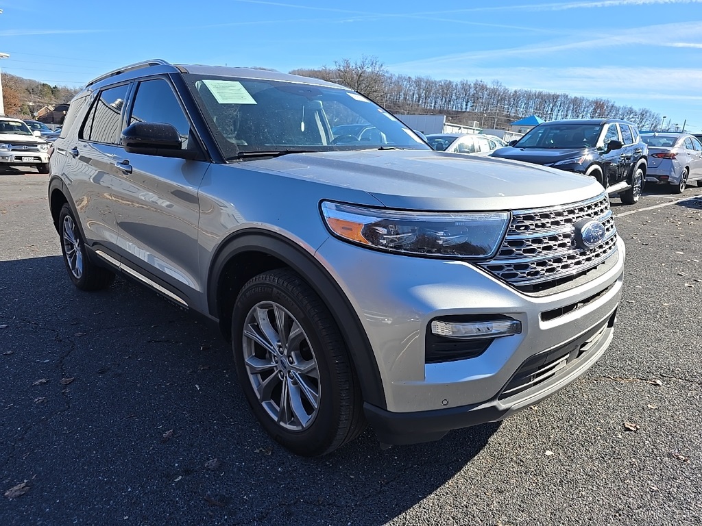 2023 Ford Explorer Limited's photo