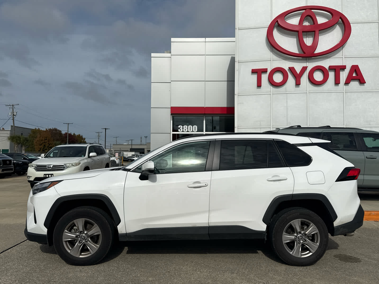 Used 2024 Toyota RAV4 XLE with VIN 2T3W1RFV2RW333744 for sale in Northfield, Minnesota