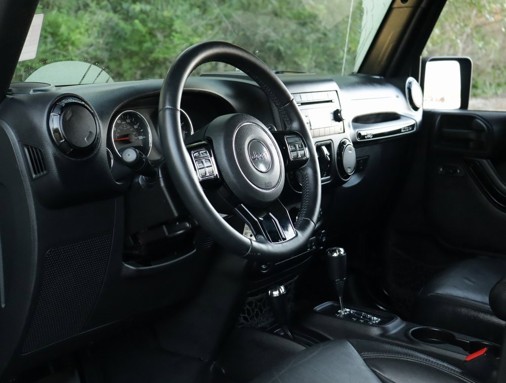 2015 Jeep Wrangler Unlimited Altitude photo 9