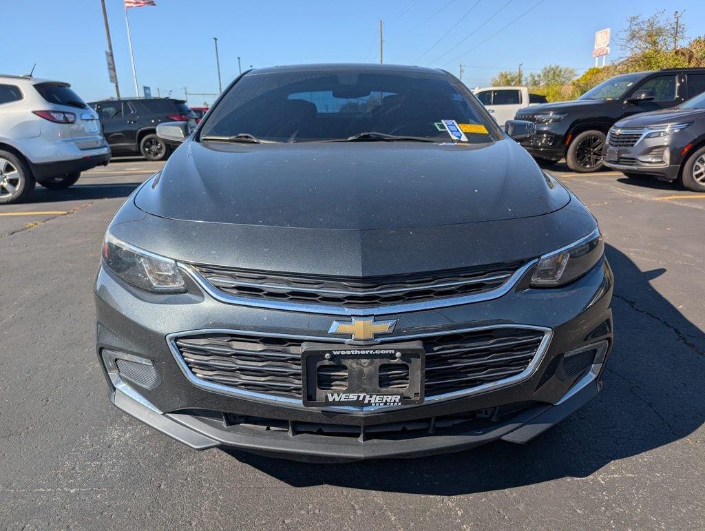 2017 Chevrolet Malibu 1LT photo 2