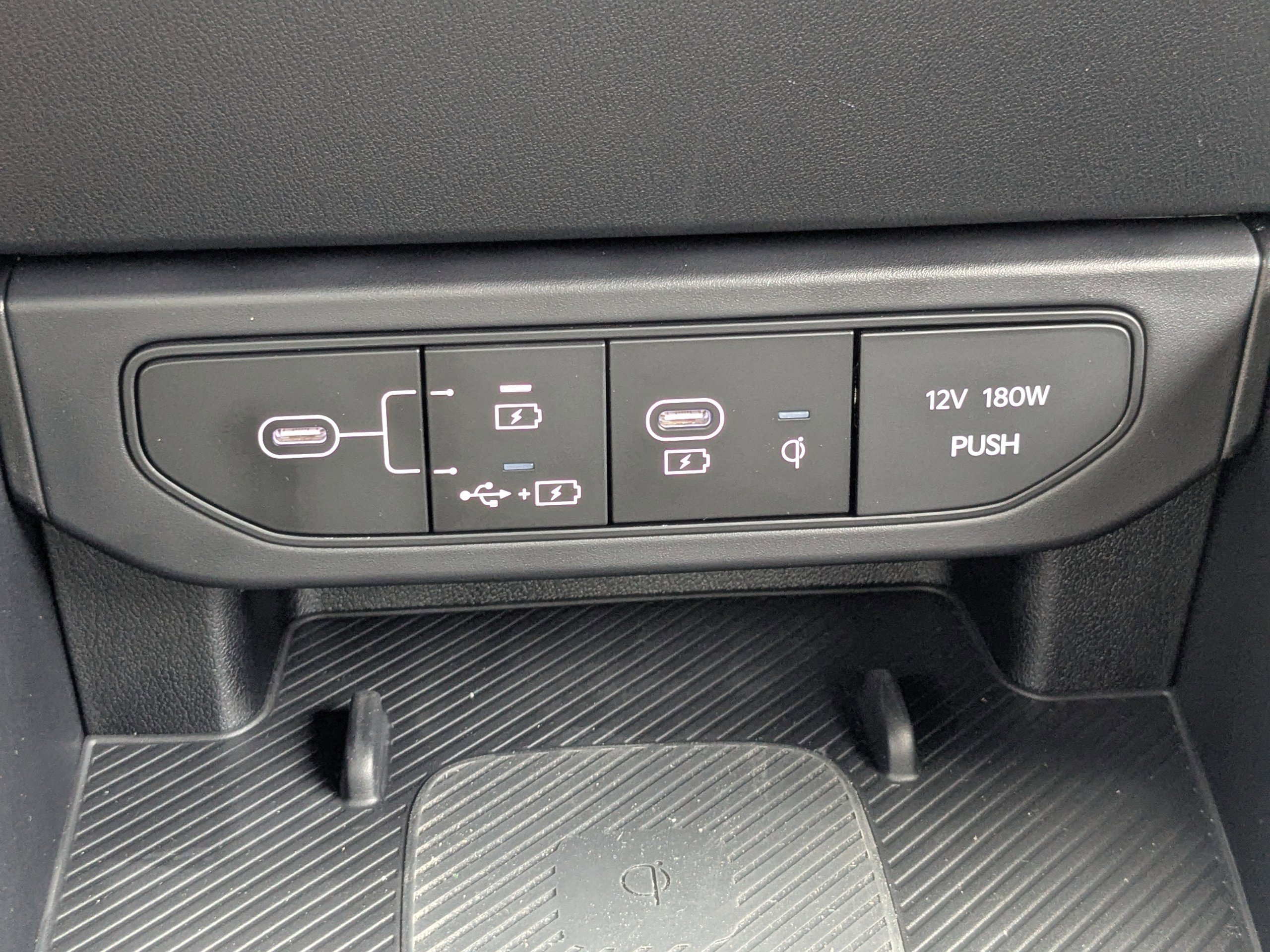 2025 Kia K4 GT-Line photo 24