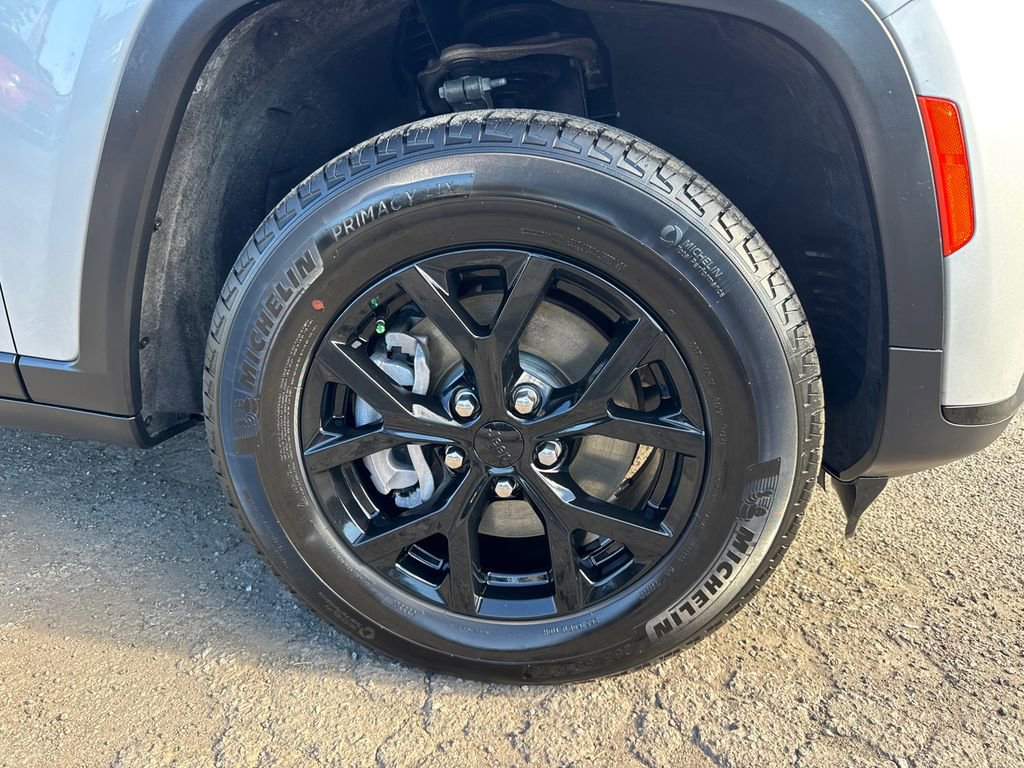 2024 Jeep Grand Cherokee Altitude photo 9