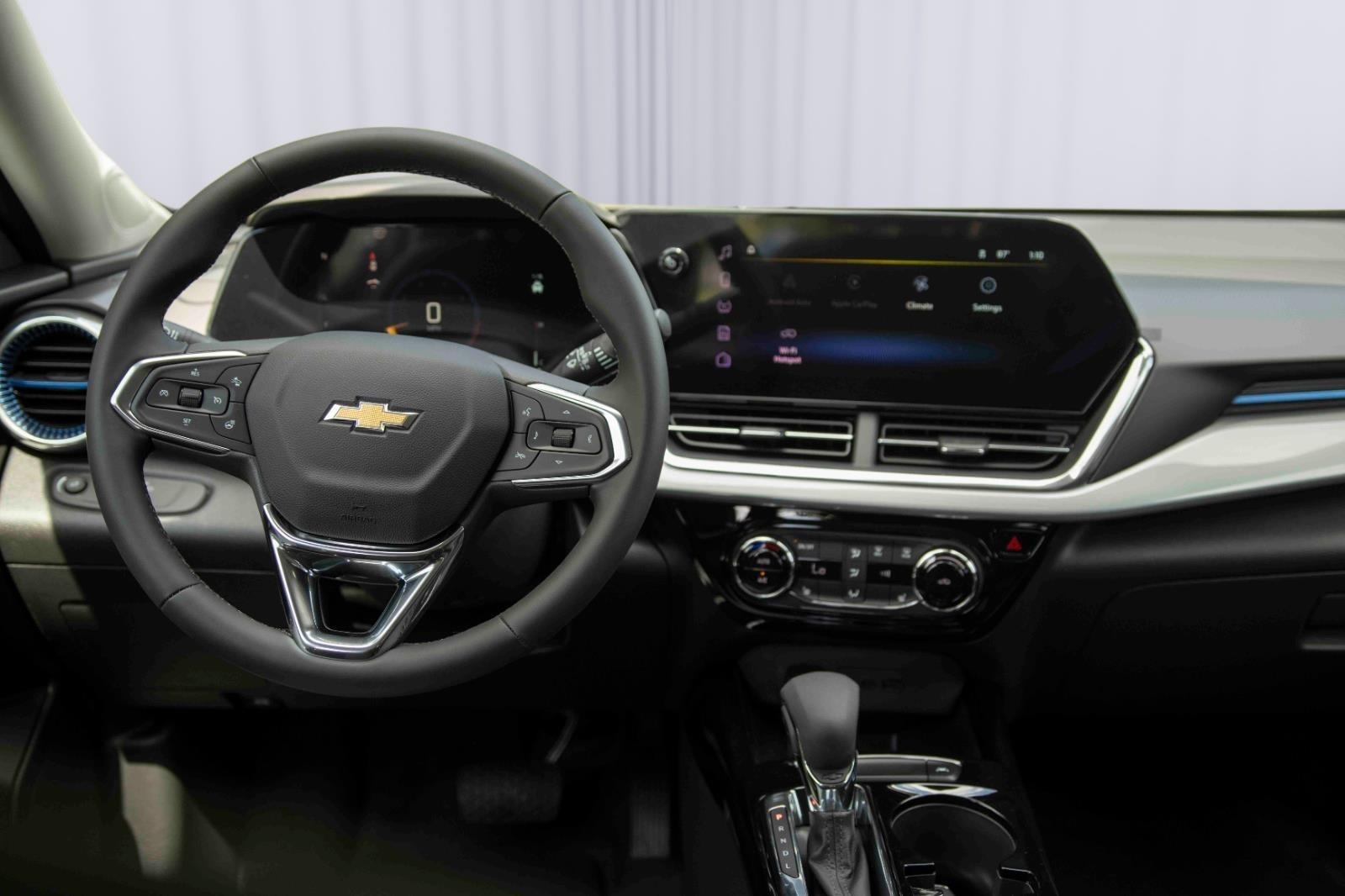 2025 Chevrolet Trax LT photo 12