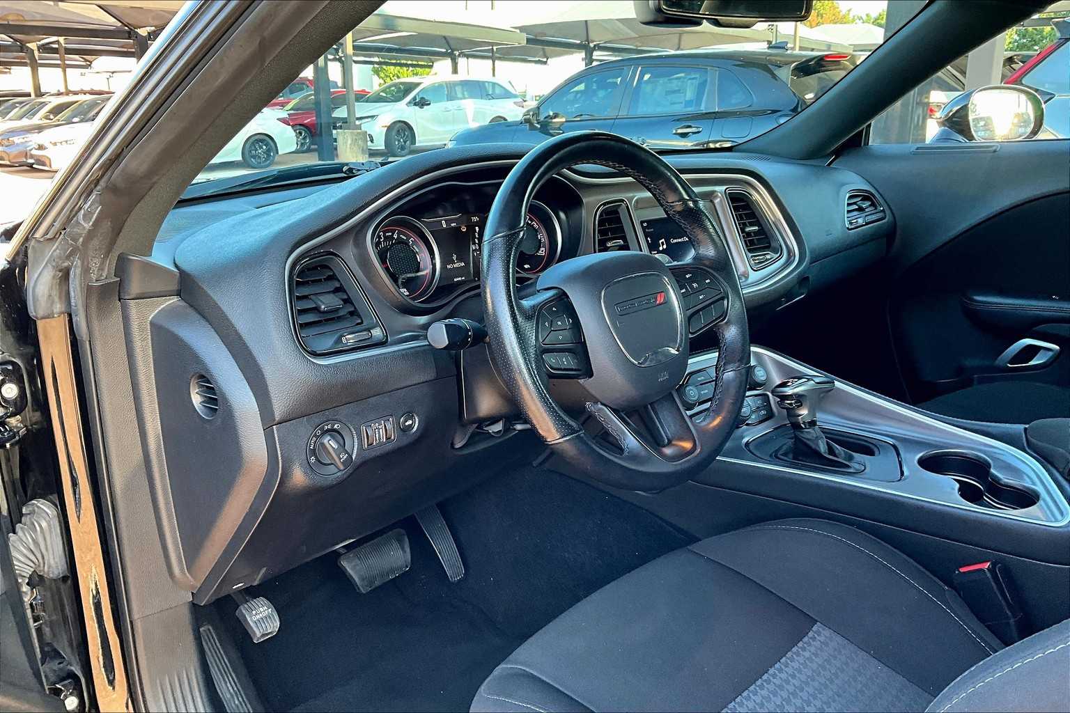 2022 Dodge Challenger R/T photo 14