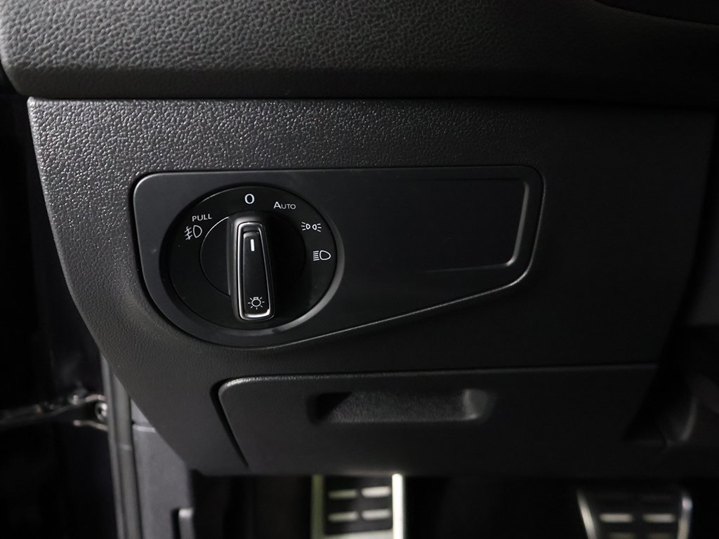 2020 Volkswagen Tiguan SEL Premium R-Line photo 39