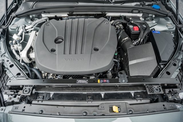2026 Volvo V60 Cross Country B5 AWD Plus photo 18