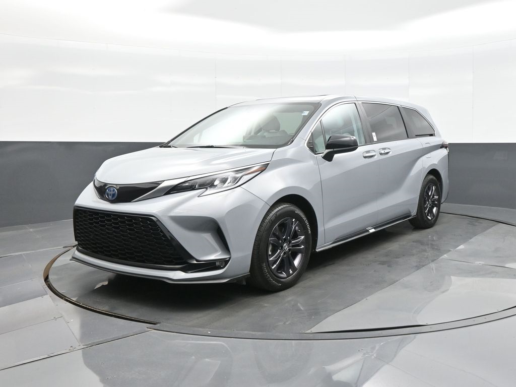 2024 Toyota Sienna XSE photo 2