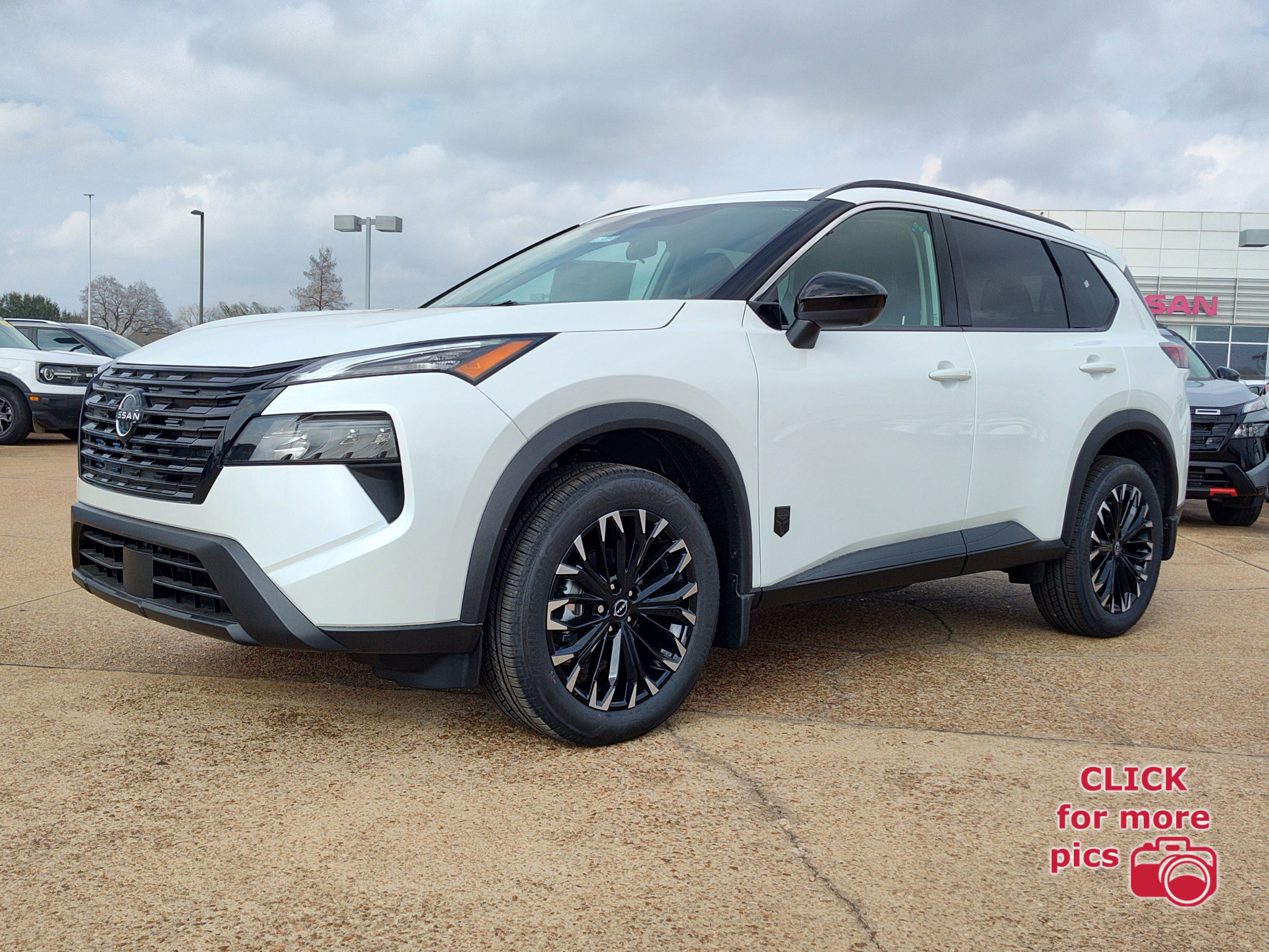 2026 Nissan Rogue Dark Armor's photo