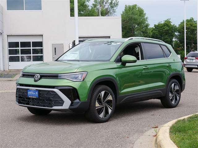 2025 Volkswagen Taos SE photo 4