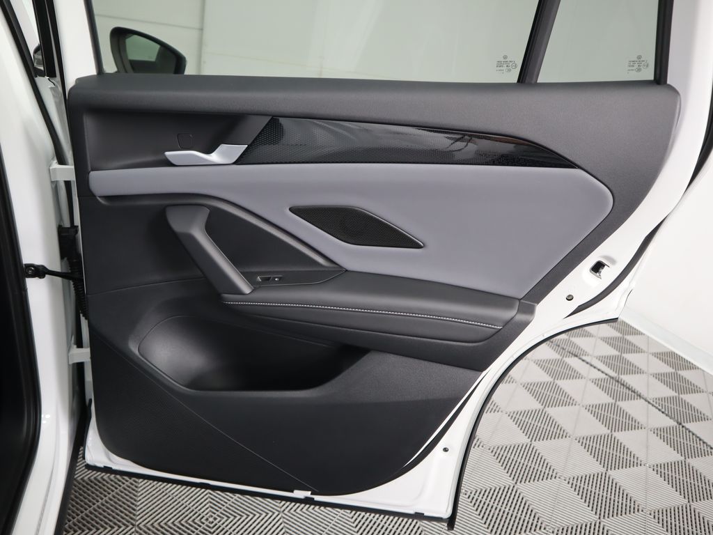 2025 Volkswagen Tiguan SE photo 27