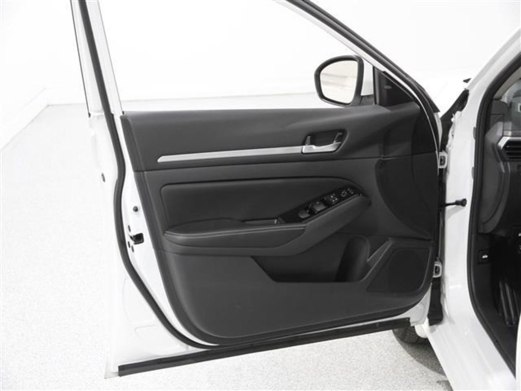 2023 Nissan Altima 2.5 SV photo 3