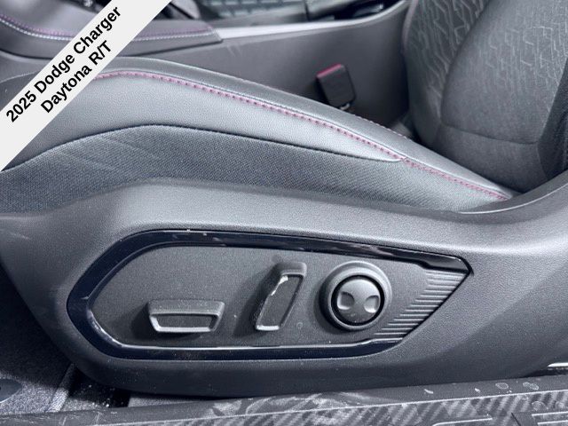 2025 Toyota RAV4 LE photo 29