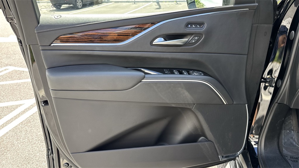 2023 Cadillac Escalade Premium Luxury photo 38