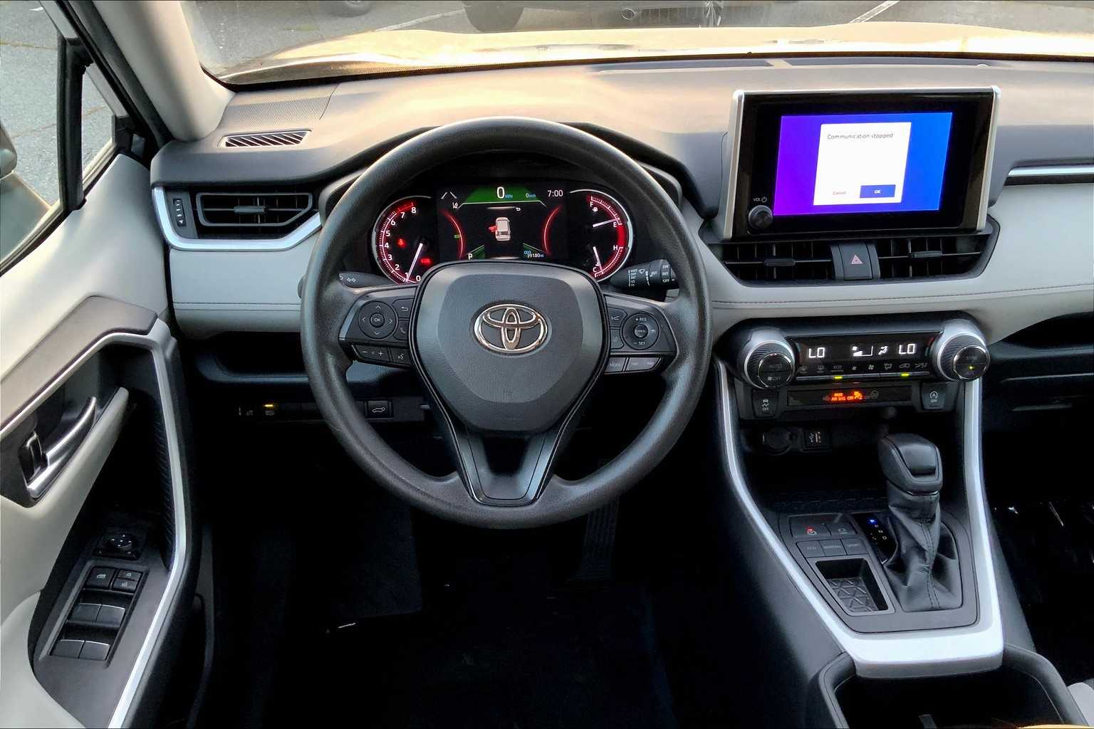 2023 Toyota RAV4 XLE photo 2