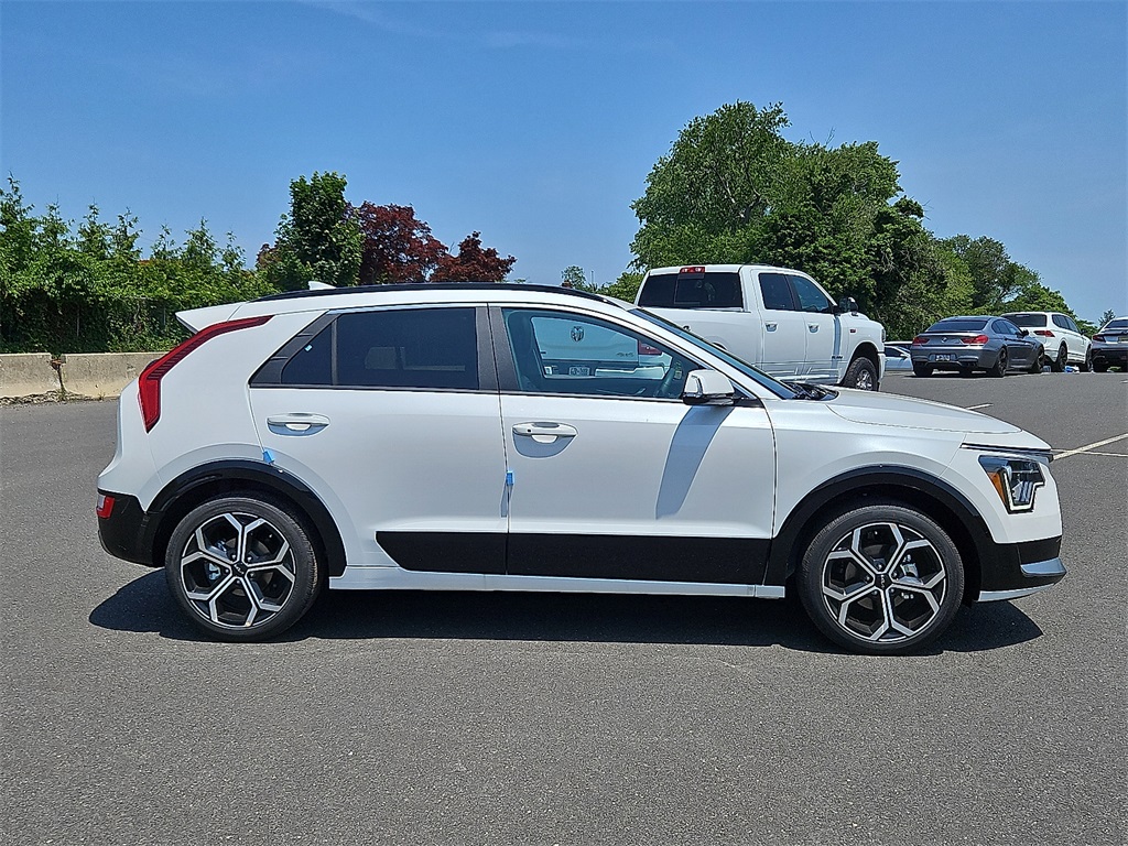 2025 Kia Niro EX Touring photo 4