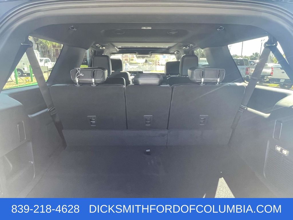 2025 Ford Expedition MAX Platinum photo 3