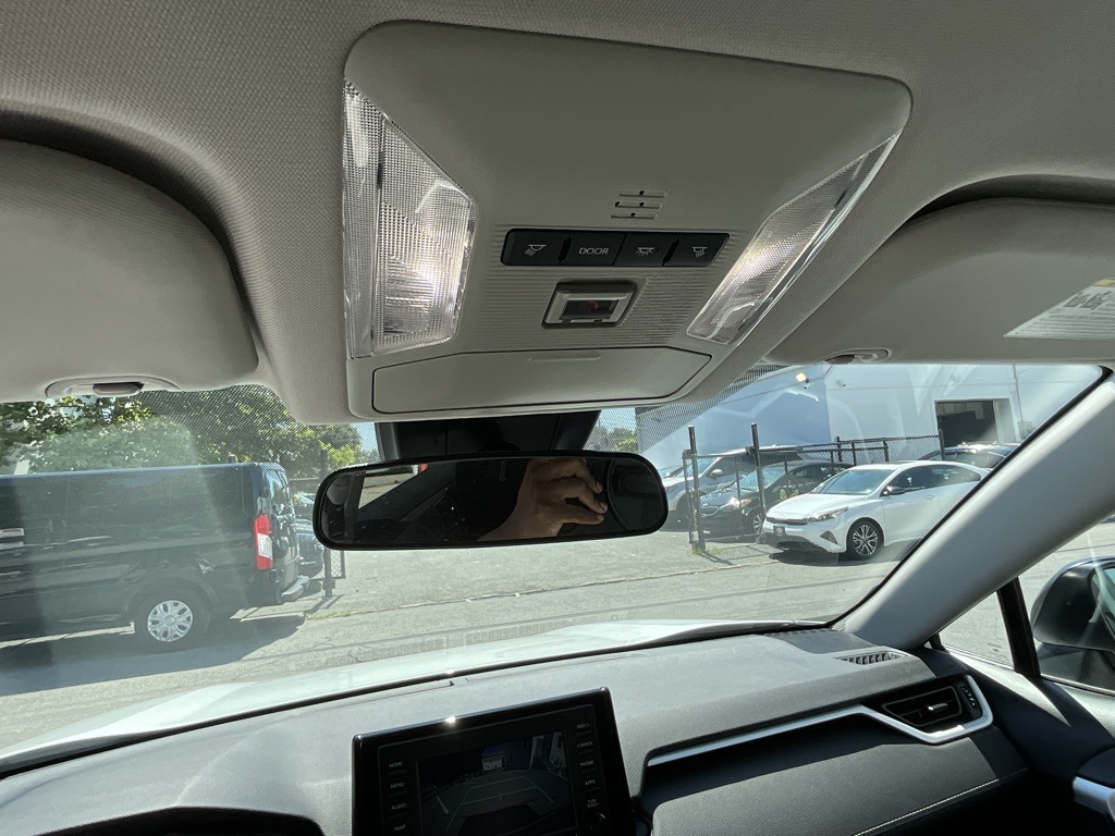 2022 Toyota RAV4 LE photo 17