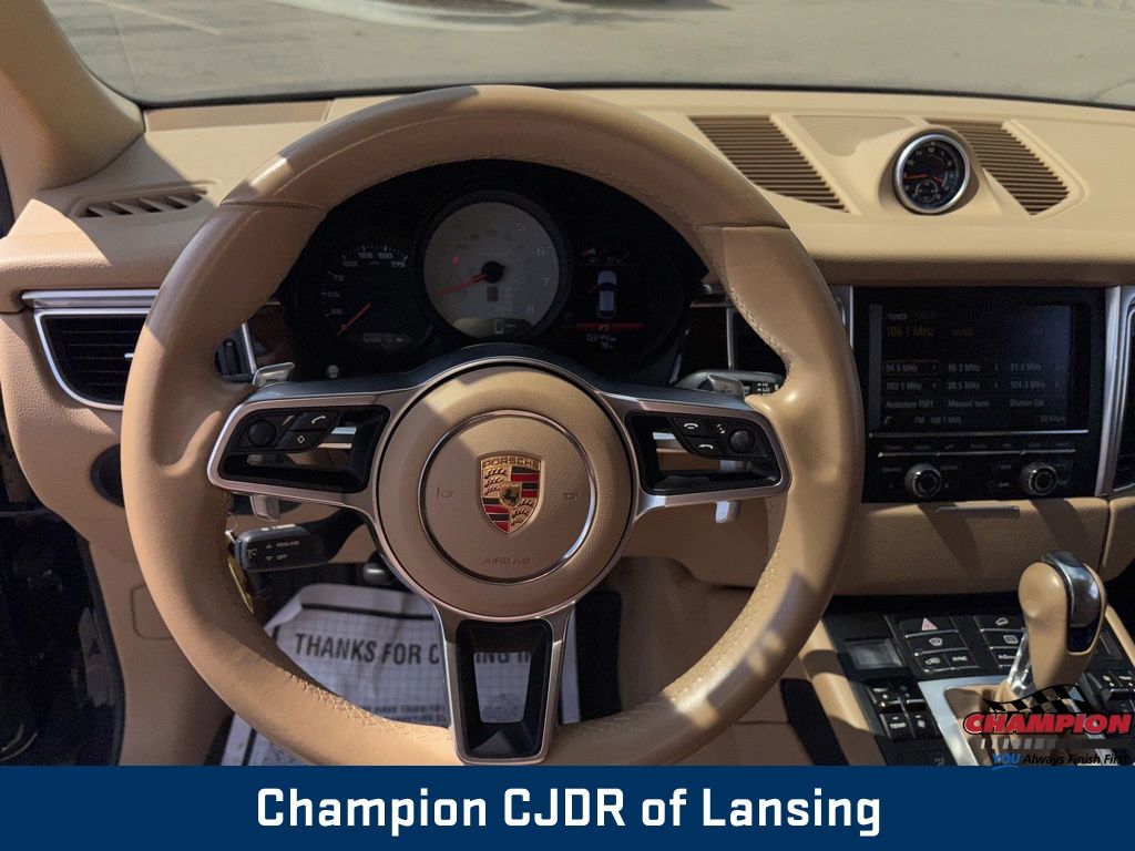 2015 Porsche Macan S photo 17