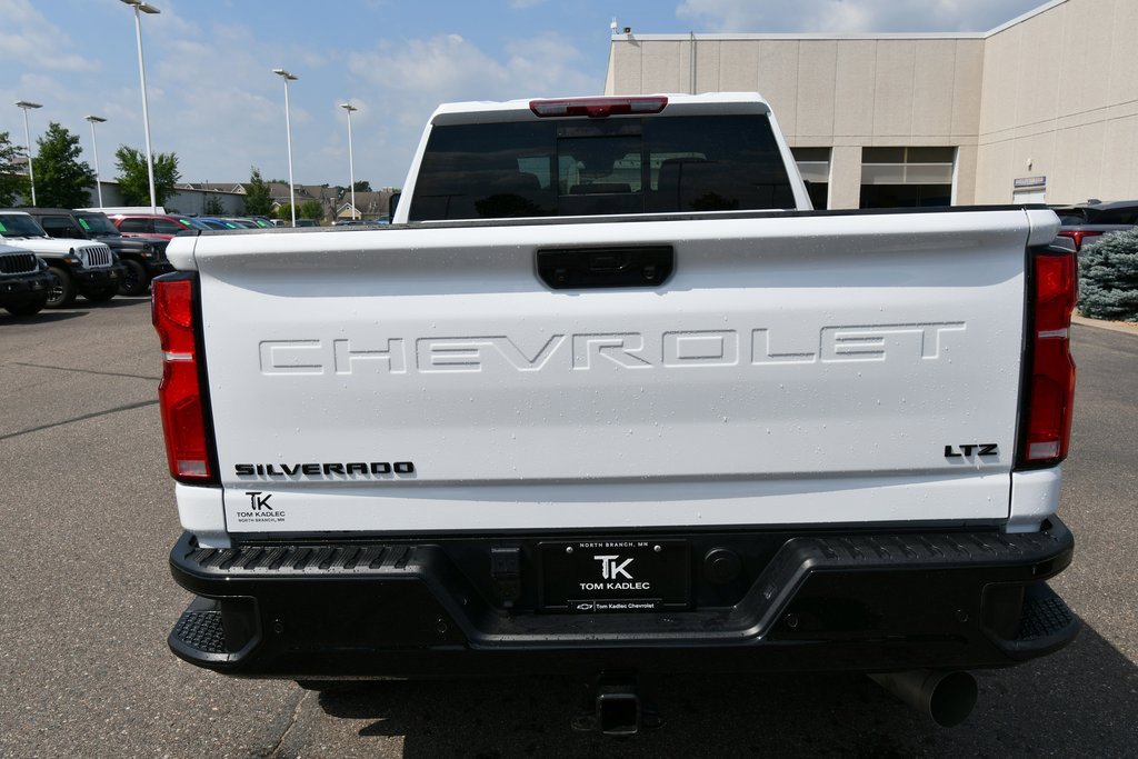 2025 Chevrolet Silverado 3500HD LTZ photo 5