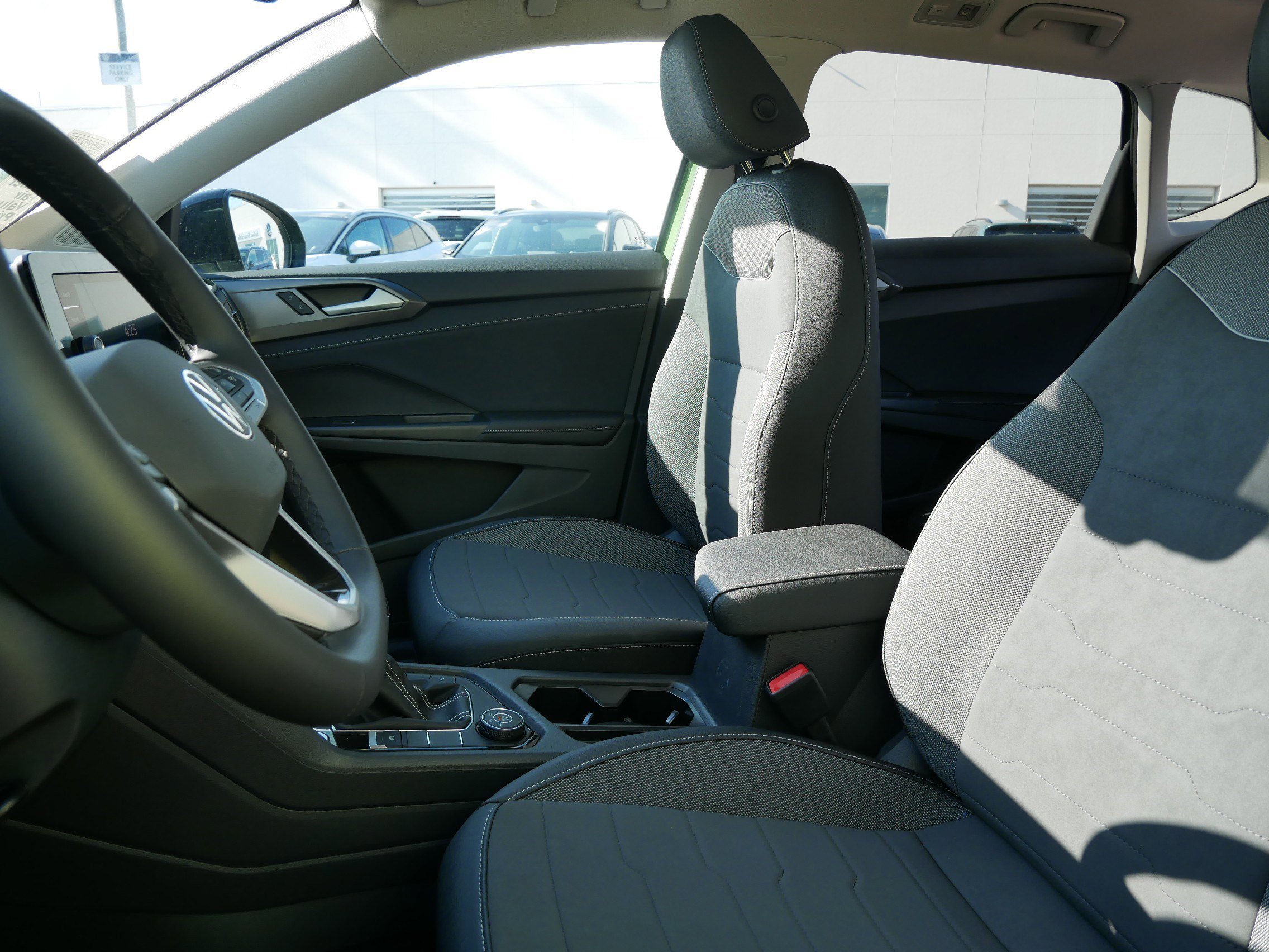 2025 Volkswagen Taos SE photo 3
