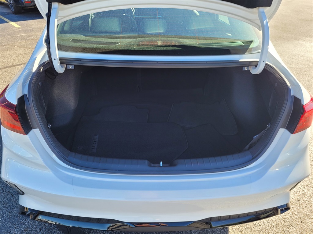 2024 Kia Forte GT-Line photo 16