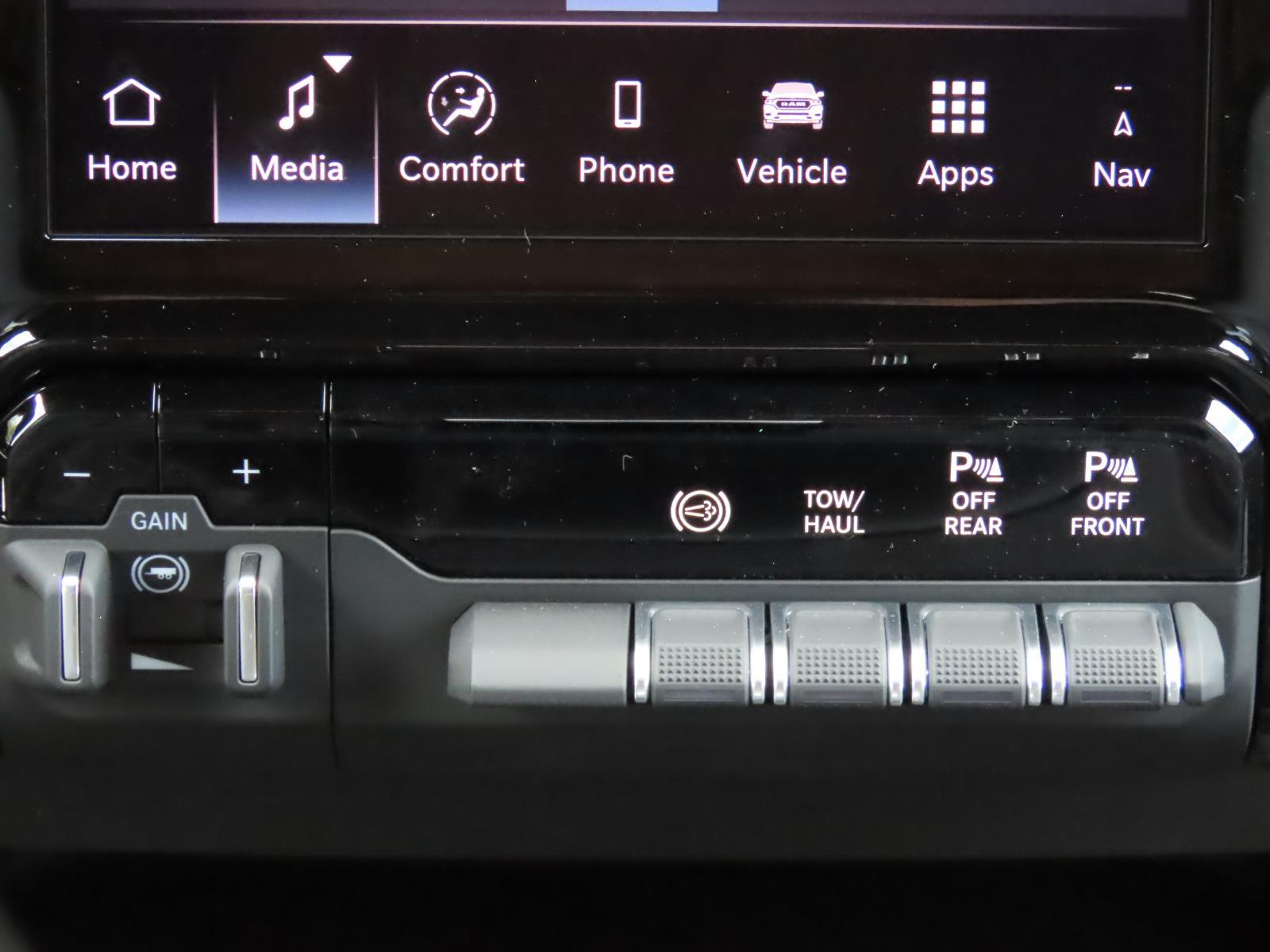 2026 Ram 2500 Tradesman photo 4