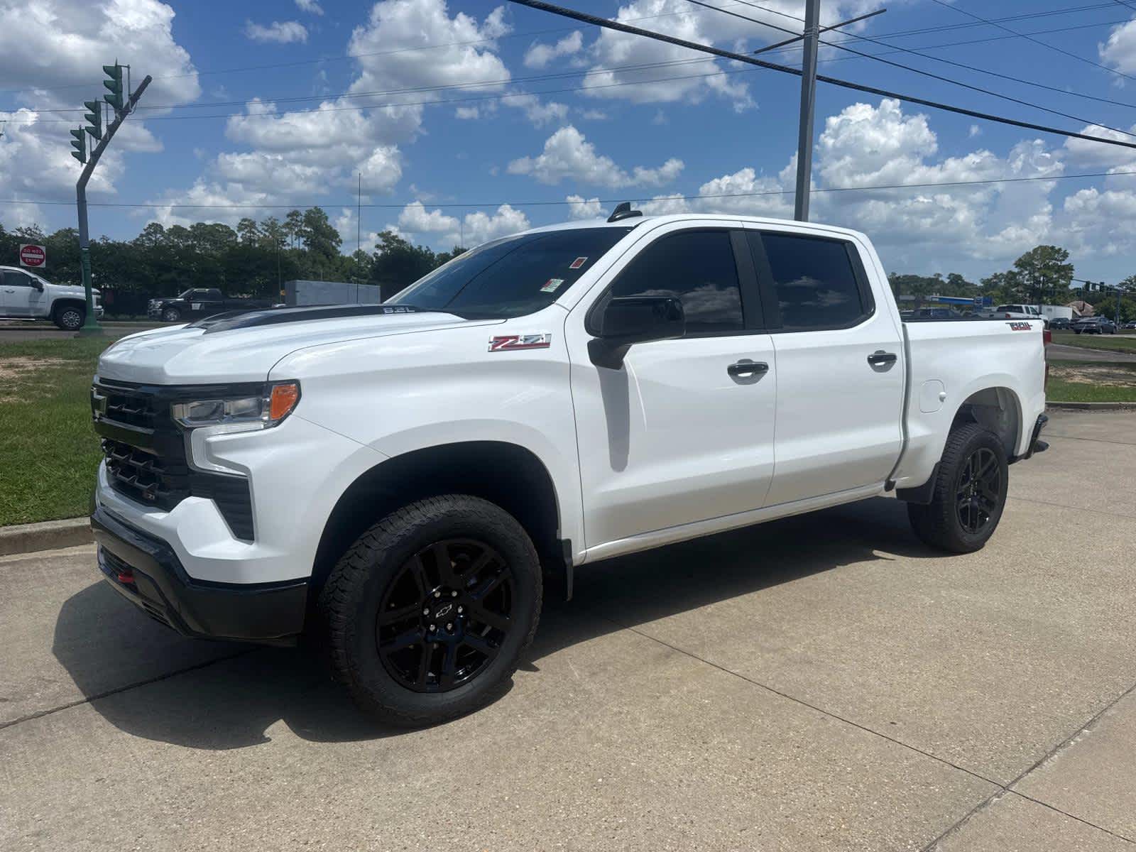 2025 Chevrolet Silverado Trail Boss LT photo 3