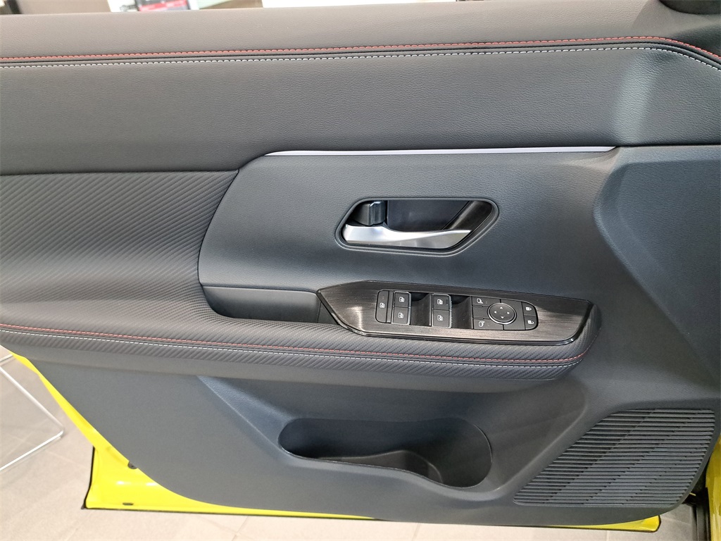 2026 Nissan Kicks SR photo 21