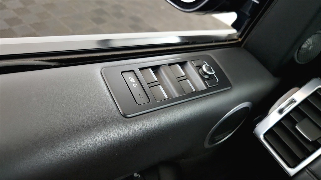 2018 Land Rover Discovery HSE Luxury photo 26
