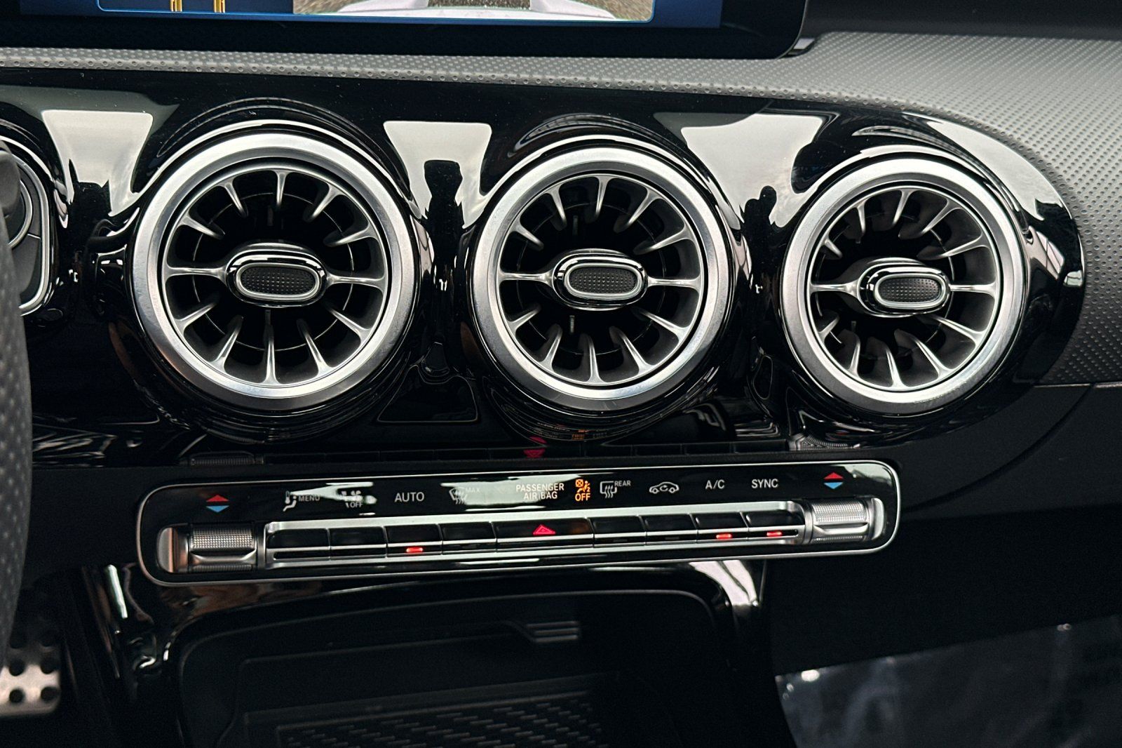 2025 Mercedes Benz CLA 35 AMG 4MATIC photo 15