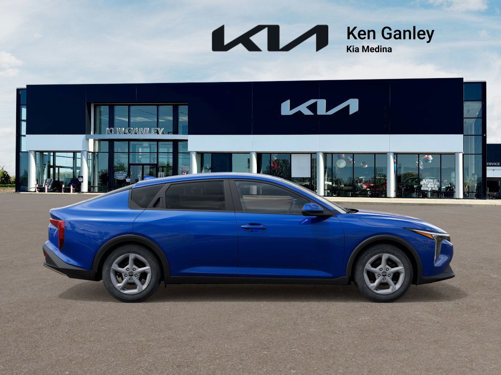 2025 Kia K4 LXS photo 4