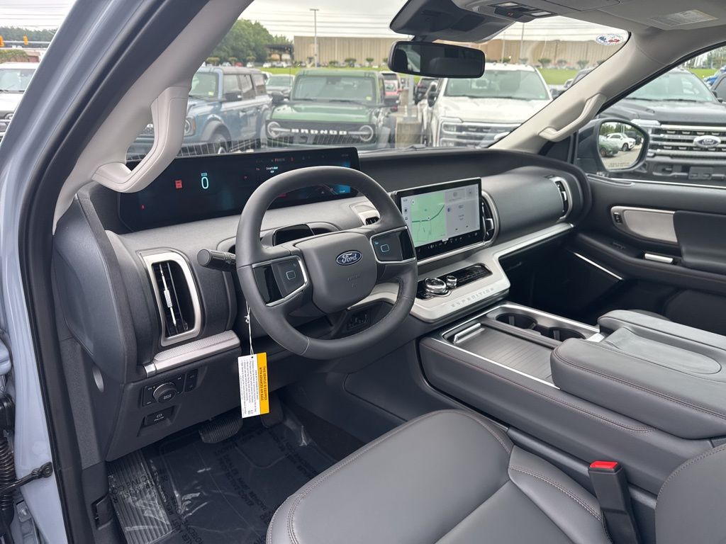 2025 Ford Expedition photo 13