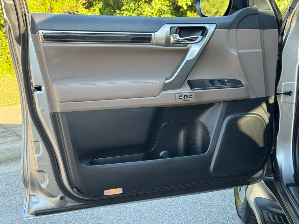 2023 Lexus GX 460 Luxury photo 19