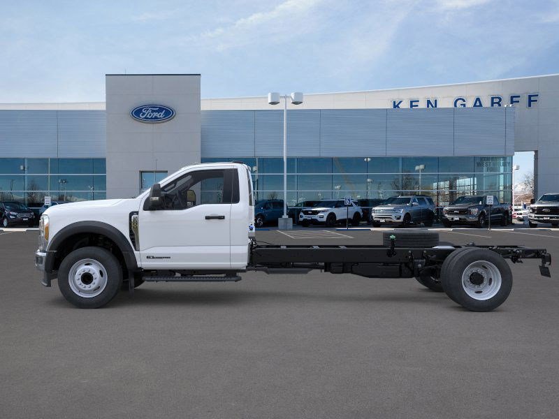 2025 Ford F-600 photo 3